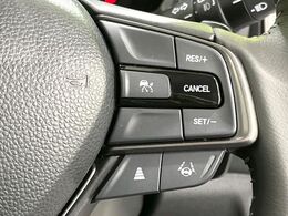 【アダプティブクルーズコントロール】高速道路での長距離走行が楽に！！自動で速度を保つクルーズコントロールが、衝突軽減システムと連携し、前方の車両を感知して車間を保つように速度調節してくれます！！