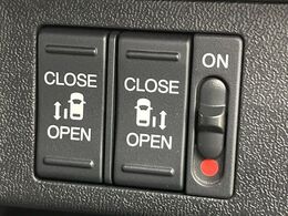 【両側パワースライドドア】スマートキーや運転席のスイッチで後席両側スライドドアの開閉が可能♪電動だから力を入れてドアを開ける必要が無く、小さなお子様でも簡単に開け閉めでき快適です♪