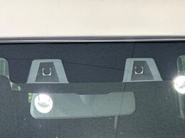 【スズキ　セーフティサポート】走行中に前方の車両等を認識し、衝突しそうな時は警報とブレーキで衝突回避と被害軽減をアシスト。より安全にドライブをお楽しみいただけます。