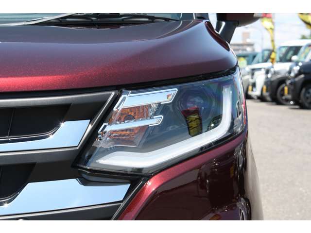 R7.1登録済未使用車 ソリオ HYBRID MZ　LEDヘッドランプ　本革巻ステアリングホイール　シートヒーター　サンシェード　電動パーキングブレーキ　ヘッドアップディスプレイ　スリムサーキュレーター