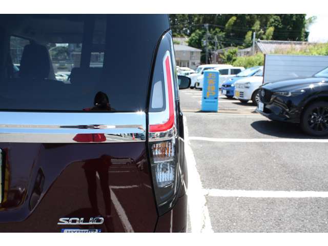 R7.1登録済未使用車 ソリオ HYBRID MZ　LEDヘッドランプ　本革巻ステアリングホイール　シートヒーター　サンシェード　電動パーキングブレーキ　ヘッドアップディスプレイ　スリムサーキュレーター