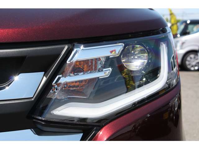 R7.1登録済未使用車 ソリオ HYBRID MZ　LEDヘッドランプ　本革巻ステアリングホイール　シートヒーター　サンシェード　電動パーキングブレーキ　ヘッドアップディスプレイ　スリムサーキュレーター
