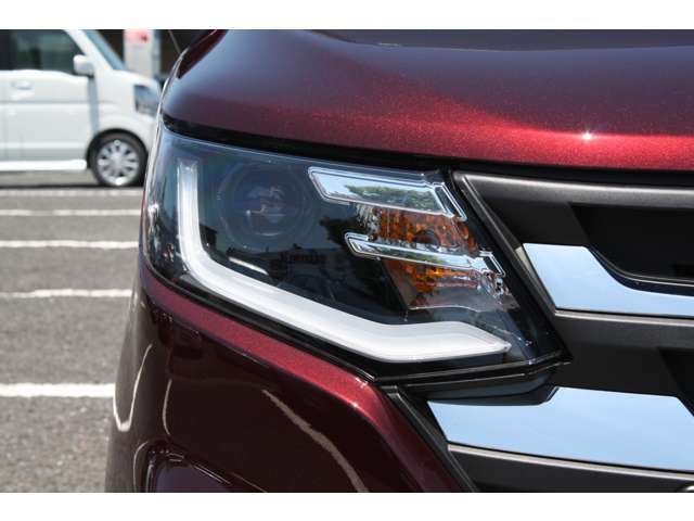 R7.1登録済未使用車 ソリオ HYBRID MZ　LEDヘッドランプ　本革巻ステアリングホイール　シートヒーター　サンシェード　電動パーキングブレーキ　ヘッドアップディスプレイ　スリムサーキュレーター