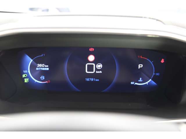 2020年式で、走行距離16，800kmと平均よりも少ない走行距離です。デジタルメーターに表示されます。