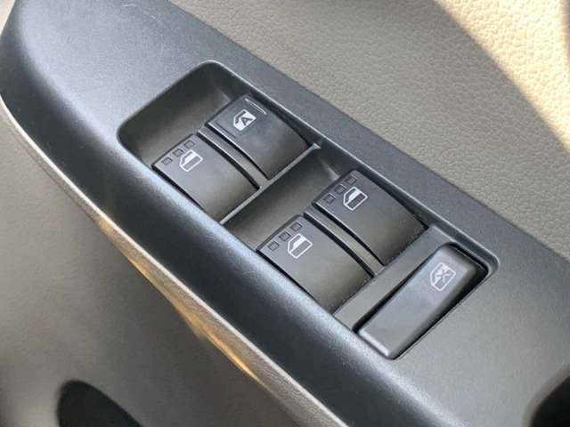 コンチネントは自動車保険代理店です。お車の購入をご検討の際は、やはり保険料の変化も気になるところ。一緒にご相談出来ます！もしもの事故をしてしまった時は、修理工場と保険代理店が一緒ならやっぱりスムーズ。