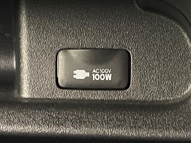 【アクセサリーコンセント】キャンプやスポーツ、アウトドアでのアクティビティはもちろん、災害・停電の際に助けにもなるAC100Vコンセントを装備♪ケータイやタブレット、ゲーム機器の充電にも♪