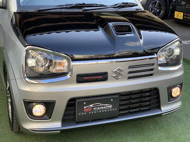 FRPボンネット装着で、フロント周りがさらに引き締まったスタイルに♪