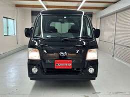 今回紹介させていただく車両は、H24サンバーバンです。グレードはディアス・スーパーチャージャーです。こちらの車両は2WD車です。