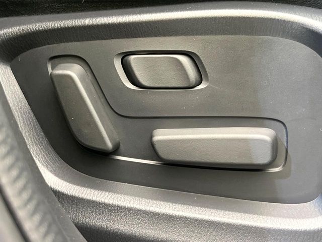 【パワーシート】スイッチ一つで簡単にシートの微調整が可能！電動だから力もいりません！快適なシートポジションにセットして、快適なドライブをお楽しみください。