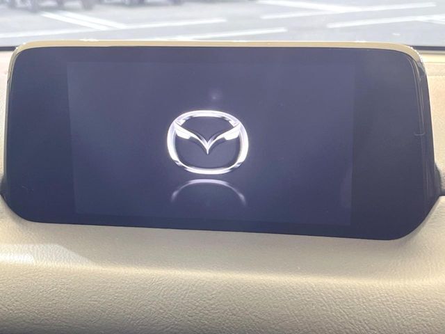 【マツダコネクトナビ】車内の雰囲気にマッチした一体型タイプのナビ。各種車輌設定やBluetooth再生等、様々な機能が楽しめます。直感的なダイヤル操作が可能で、使い勝手も良好です。