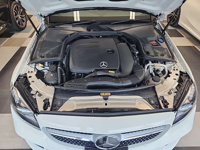納車整備の際、国家整備士が12か月点検を実施してエンジンオイルやバッテリー等の消耗品を交換して、安心安全を標準装備しております。
