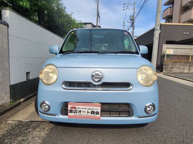 正面からの1枚。純正フォグランプ装備。