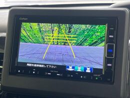 【バックカメラ】駐車時に後方がリアルタイム映像で確認できます。大型商業施設や立体駐車場での駐車時や、夜間のバック時に大活躍！運転スキルに関わらず、今や必須となった装備のひとつです！
