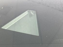 【i-ACTIVESENSE】走行中に前方の車両等を認識し、衝突しそうな時は警報とブレーキで衝突回避と被害軽減をアシスト。より安全にドライブをお楽しみいただけます。