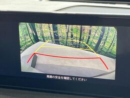 【バックカメラ】駐車時に後方がリアルタイム映像で確認できます。大型商業施設や立体駐車場での駐車時や、夜間のバック時に大活躍！運転スキルに関わらず、今や必須となった装備のひとつです！