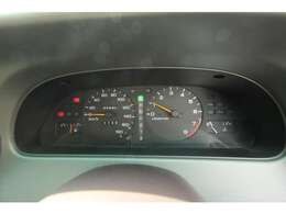 走行距離はご覧の通り僅か14456KMで○○車のようです。今回販売にあたり、弊工場で重整備させて頂きました。