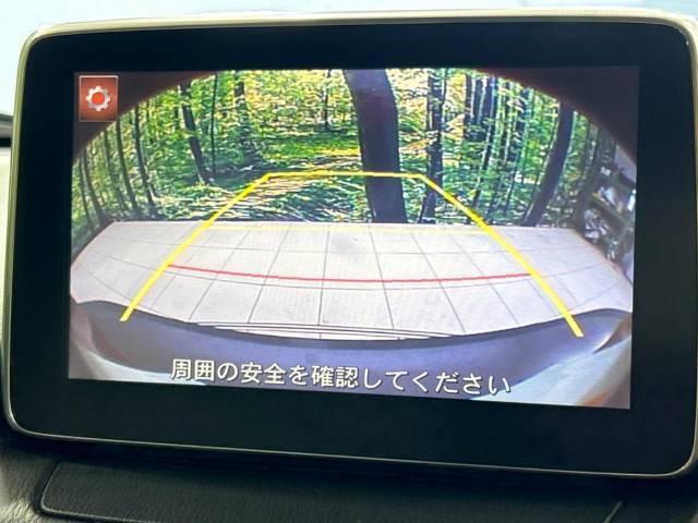 【バックカメラ】駐車時に後方がリアルタイム映像で確認できます。大型商業施設や立体駐車場での駐車時や、夜間のバック時に大活躍！運転スキルに関わらず、今や必須となった装備のひとつです！