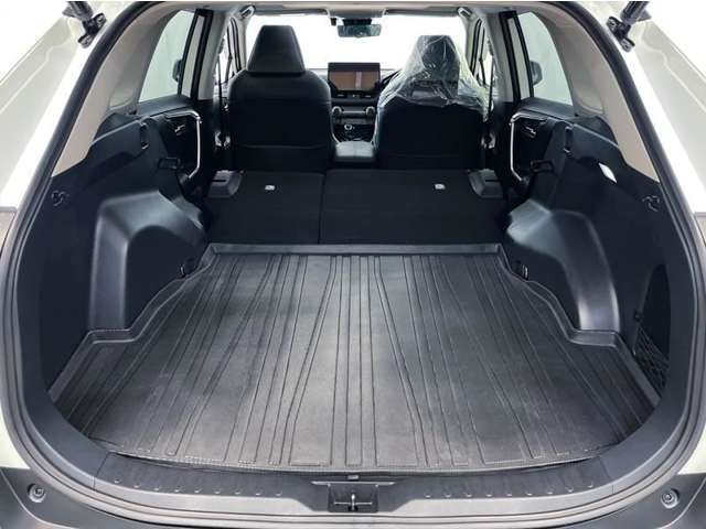 もっと荷物を載せたいときは、後部座席を倒して、このようにアレンジできます！