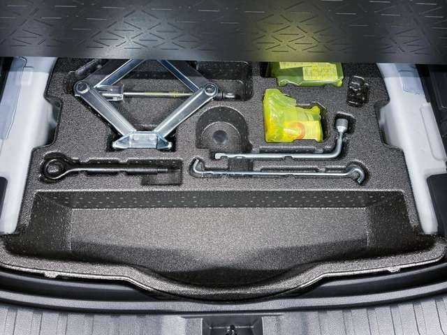 もしもの時に安心！タイヤパンク修理キット装備してます。