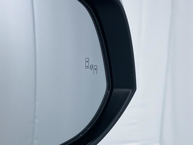 【ブラインドスポットモニター】見えにくい、死角になる後方の車両を検知して運転をアシストします！