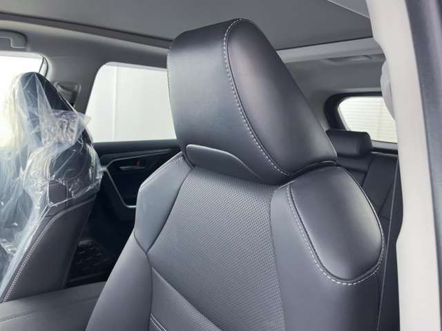 車内洗浄・艶出し・除菌＆消臭と、隅々までまるまるクリーニング！洗浄剤は天然素材のため、肌に優しい仕上がりです。