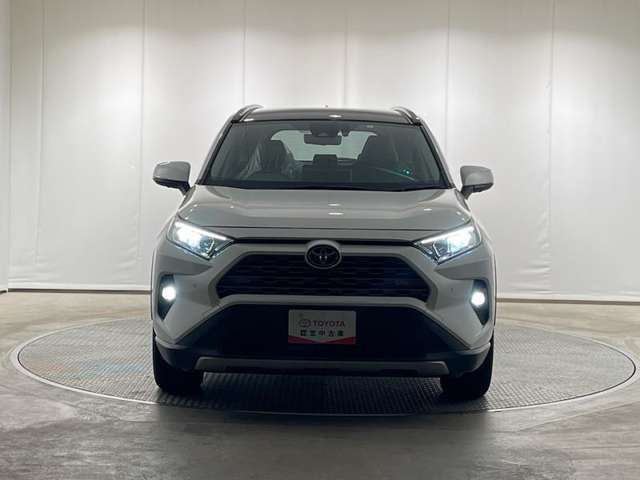 明るいLEDライトで、暗い夜道の運転も快適に。