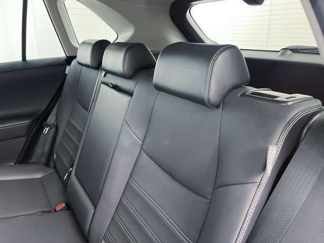 合成皮革で包み込んだ上質なシートです。ラグジュアリーな気分にさせてくれます♪