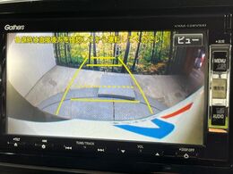 【バックカメラ】駐車時に後方がリアルタイム映像で確認できます。大型商業施設や立体駐車場での駐車時や、夜間のバック時に大活躍！運転スキルに関わらず、今や必須となった装備のひとつです！