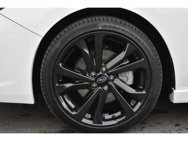 タイヤサイズは225/40R18です。(画像は助手席側フロントタイヤです。)