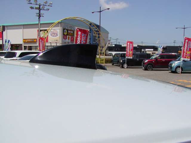 大型サービス工場（運輸局認定整備工場完備）完備！！車検・定期点検・板金塗装等アフターサービスもヤマミにお任せ下さい！