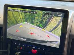 【バックカメラ】駐車時に後方がリアルタイム映像で確認できます。大型商業施設や立体駐車場での駐車時や、夜間のバック時に大活躍！運転スキルに関わらず、今や必須となった装備のひとつです！
