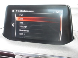 ナビゲーションはマツダ純正メモリーナビを装着しております。AM、FM、CD、DVD再生、Bluetooth、フルセグTVがご使用いただけます。初めて訪れた場所でも安心ですね！