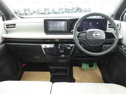 操作しやすい運転席廻り！操作パネルも使いやすい！！ドライブが楽しくなります！