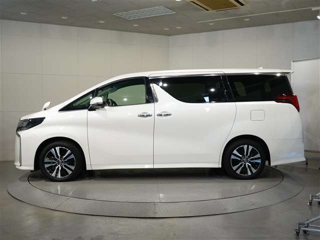 色はホワイトパールクリスタルシャイン（070）です。