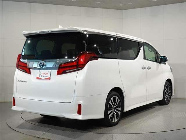 後部にはプライバシーガラスを装備しております。