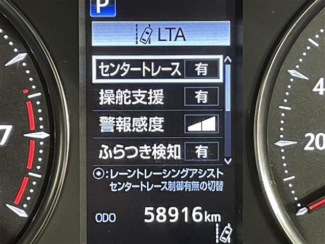 【車線逸脱警報システム（LDW）】車線を外れそうになると、警報ブザーと画面表示で注意を促します。さらに車線逸脱防止支援機能がブレーキを短時間制御し、クルマを車線内に戻すサポートを行います。