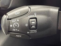●レーダークルーズコントロール：前の車との車間距離を一定にとりつつ、一定速度で自動走行してくれる次世代のクルーズコントロール！主に高速道路や自動車専用道路で使用する便利な機能です！