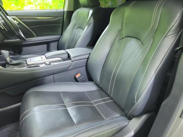 WECARSでは各商談席に大型モニターをご用意しております！見やすい大画面でゆったりと全国の在庫をご覧いただけます！是非ご来店お待ちしております！