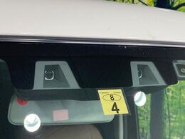 【スズキ　セーフティサポート】走行中に前方の車両等を認識し、衝突しそうな時は警報とブレーキで衝突回避と被害軽減をアシスト。より安全にドライブをお楽しみいただけます。