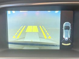 ●ガイドライン付きバックカメラ：不安な駐車もこれで安心！ガイドライン付きなので狭い箇所での駐車もラクラクです！