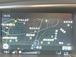 ●純正ナビ:一体感のあるナビは、高級感ある車内を演出してくれます。Bluetooth再生などオーディオ機能も充実しておりますので、運転もより楽しめます♪
