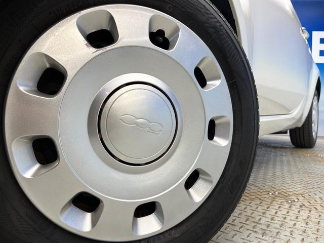 ●純正14インチホイール：輸入車ならではの卓越した走りを支えるホイールと足回りです！日本車の走りに慣れている方にもぜひ体感して頂きたいほど、高いレベルでまとまっています！