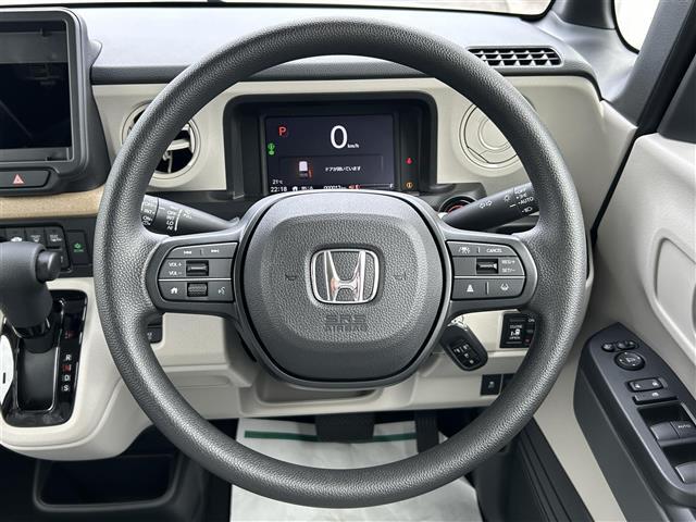 【ステアリングスイッチ】運転時操作もラクラク安心機能が搭載。