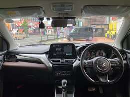 運転者にとっては日々使用することとなる運転席です。運転席が快適だと運転に集中することができますね。