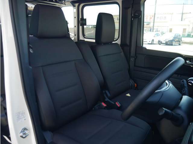 運転席＆助手席は広めな感じです。