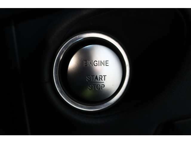 プッシュスタートボタンを押す事でエンジン始動＆停止が行えるキーレスゴーシステムを装備！！