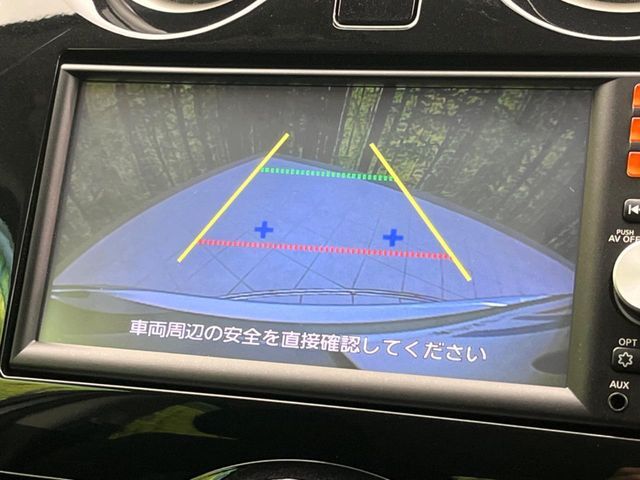 【バックカメラ】駐車時に後方がリアルタイム映像で確認できます。大型商業施設や立体駐車場での駐車時や、夜間のバック時に大活躍！運転スキルに関わらず、今や必須となった装備のひとつです！