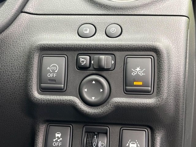 【電動格納ミラー】サイドミラーは電動格納式となっており、狭い駐車場でもキズがつくリスクを抑えられます。