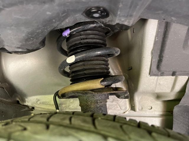 お車を安心してお乗りいただく為には、足回りの定期点検が欠かせません。サービスサポート（有償保証）では無料点検もご提供しており、安心のカーライフをお過ごしいただけるサポート体制が整っています。