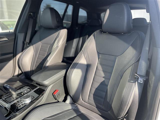 【助手席】きれいな助手席なので家族や友だちに乗ってもらっても安心です！